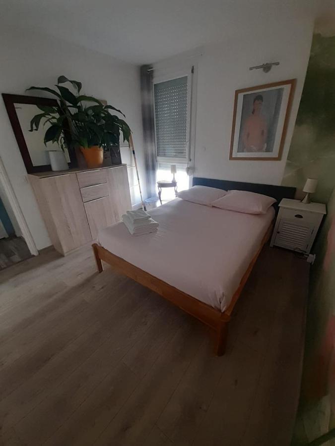 Apartment Parenthese A